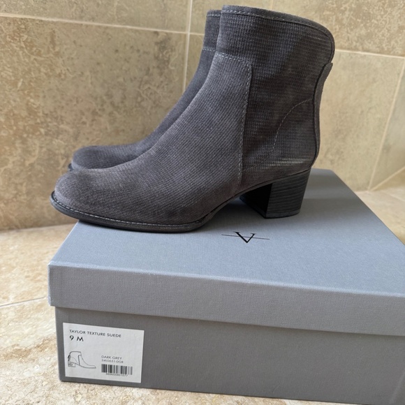 Aquatalia Taylor Texture Dark Gray Suede Ankle Boots - Picture 6 of 8